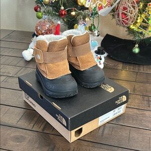 The North Face Kids' Alpenglow Snow Boots toddler size 6